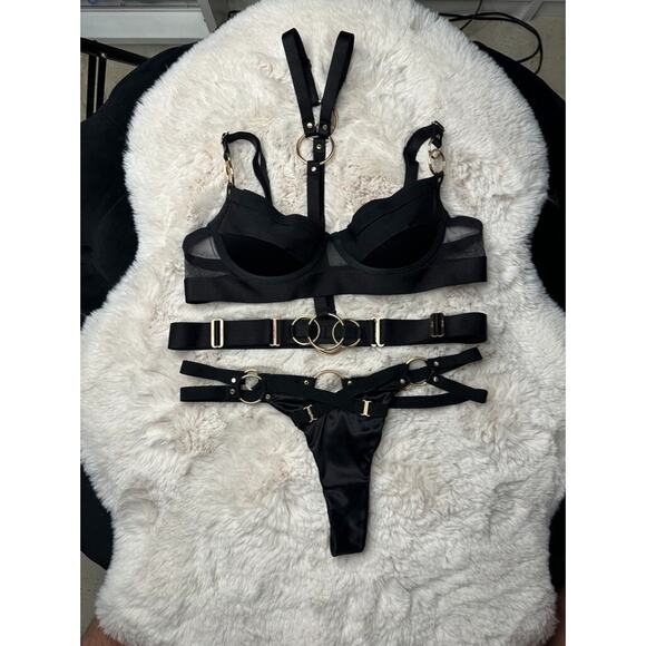 Honey Birdette ARLIAH🖤 Black & Gold 2 Piece Set Bra 32D + Harness & XS Thong - Picture 2 of 13